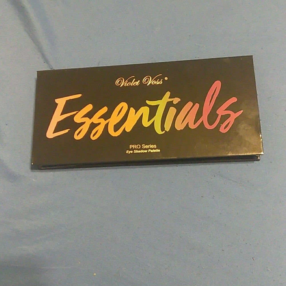 Violet Voss essentials eye shadow palette